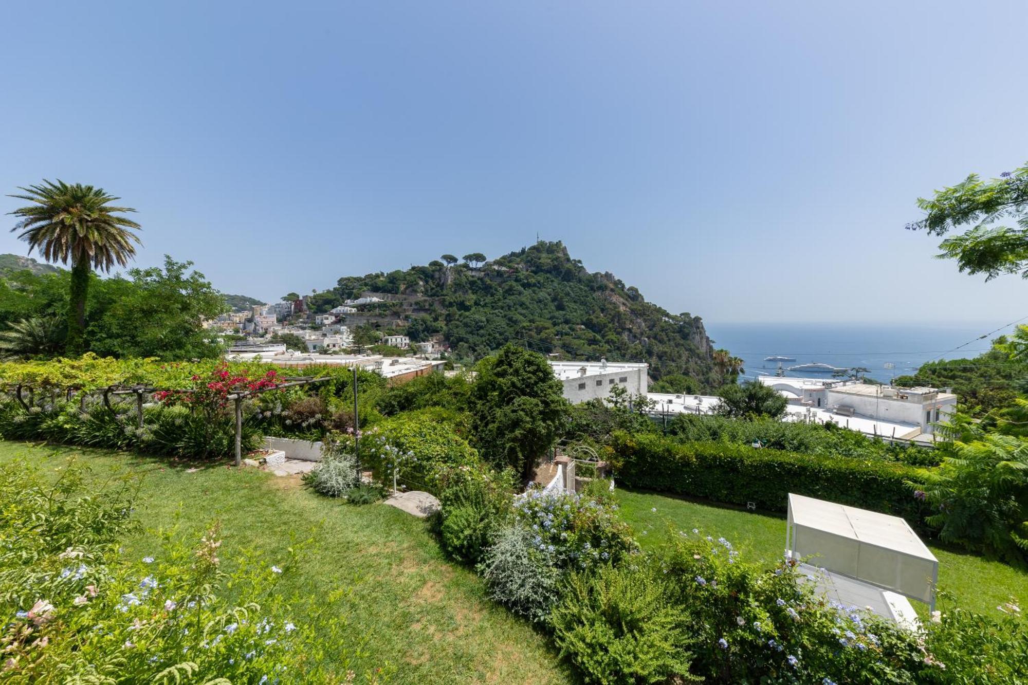 Villa La Pergola Capri Exterior photo