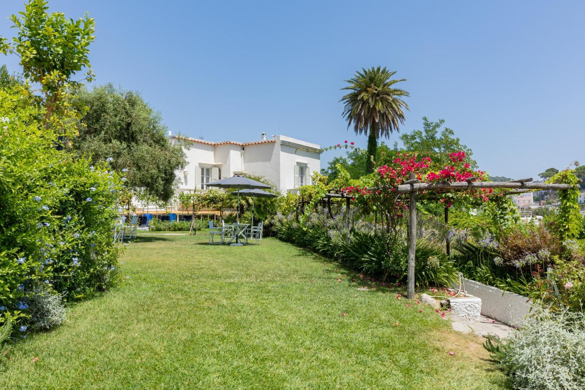 Villa La Pergola Capri Exterior photo